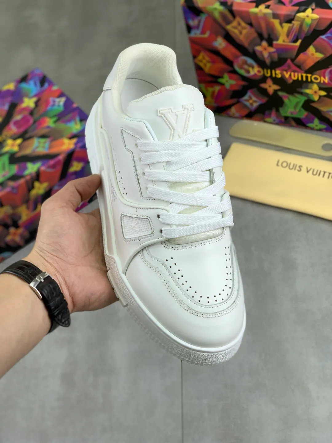 Men's men's shoes 💰P560 new style 💶【LOUIS VUITTON) (original order) new style 🍀LV Louis Vuitton *——LV classic trendy shoes! Made of imported original cowhide and water-dyed cowhide lining. The latest original wear-resistant rubber combination outsole! High quality products! Multiple colors available, code number: 38-46